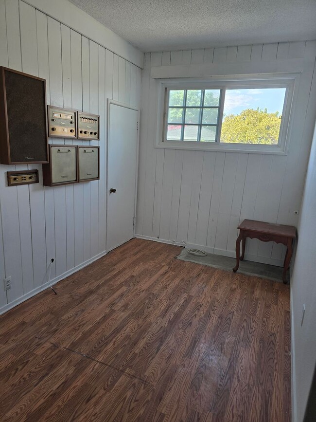 Building Photo - Rental in Anaheim
