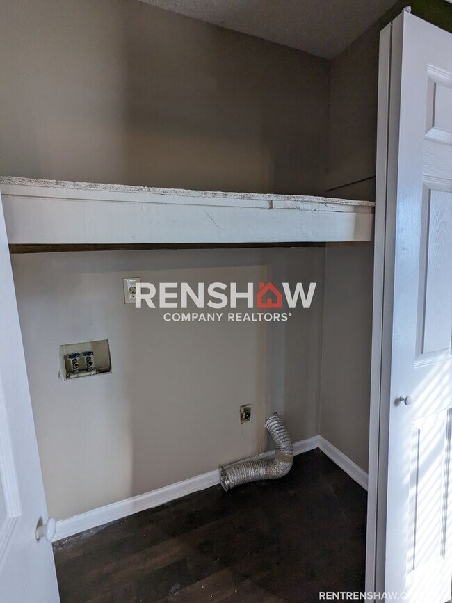 Foto del edificio - 6610 Sleepy Oak Dr-Self Tour Available Thr...