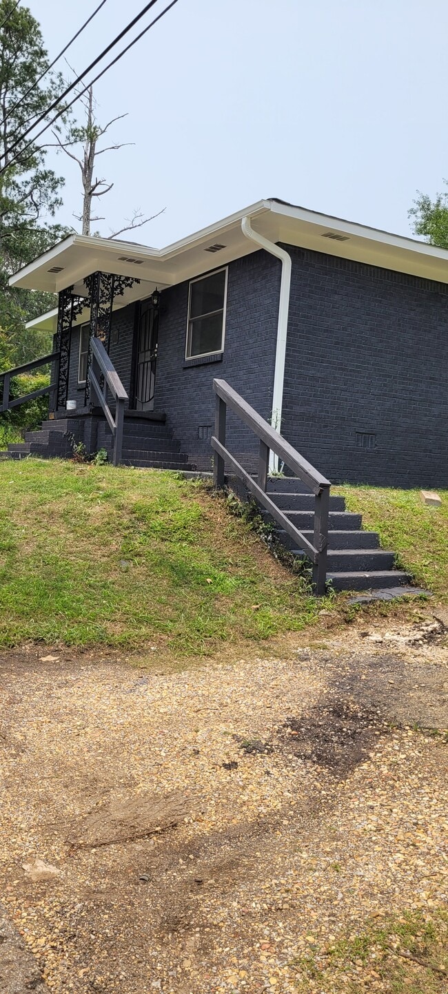 Building Photo - 516 Rogers Ln