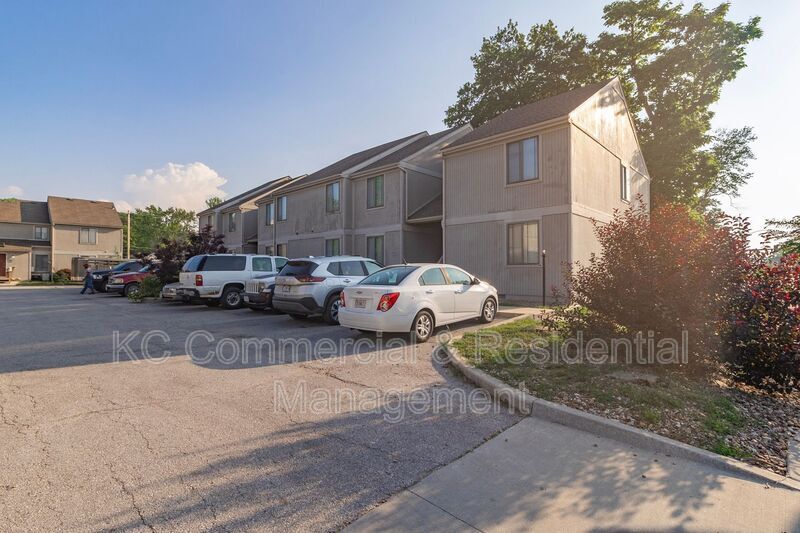 Foto del edificio - 215 W Main St