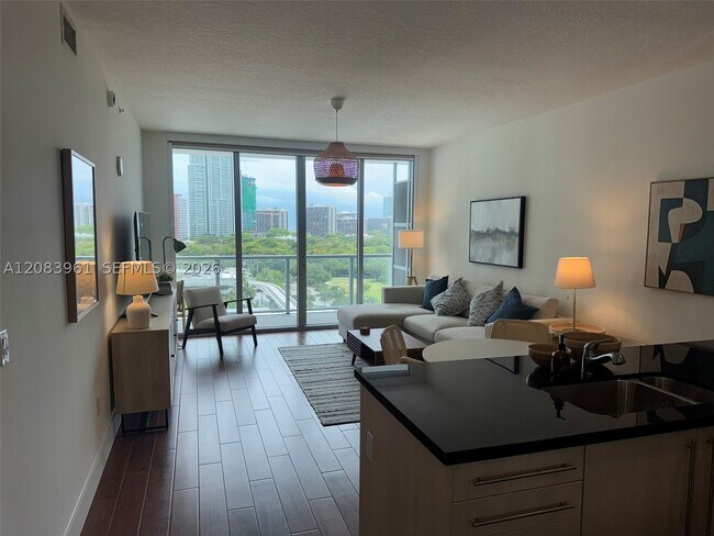 Foto del edificio - 79 SW 12th St