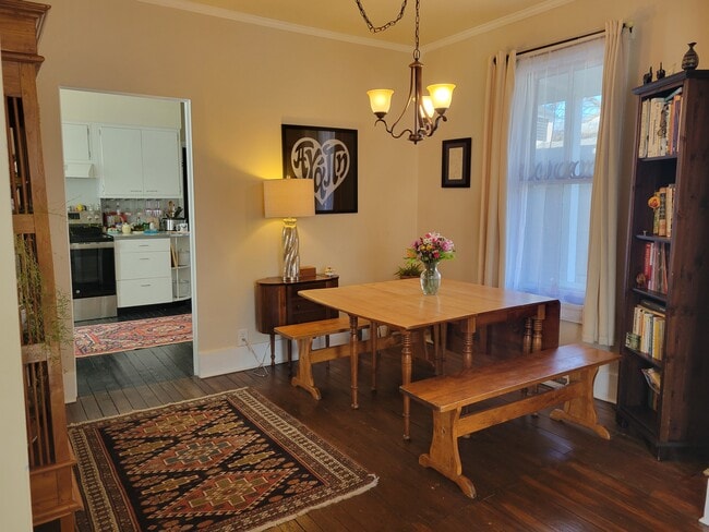 Building Photo - 420 St John St