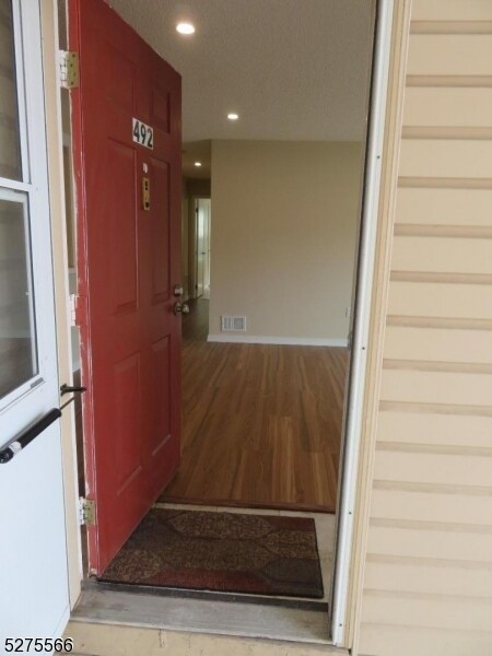 Building Photo - 492 Danbury Ln