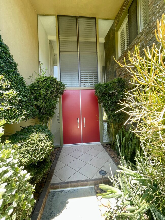 Building Photo - 4166 Del Mar Ave