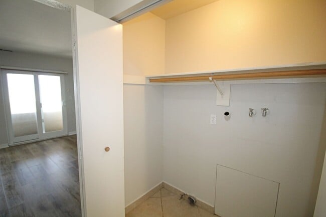 Building Photo - Oceanfront Silverstrand | 4 Bedroom + 3 Ba...