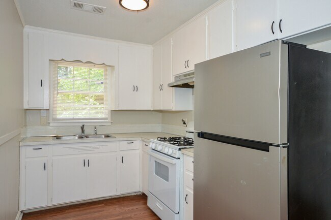 Foto del edificio - 1138 Perry Hill Rd
