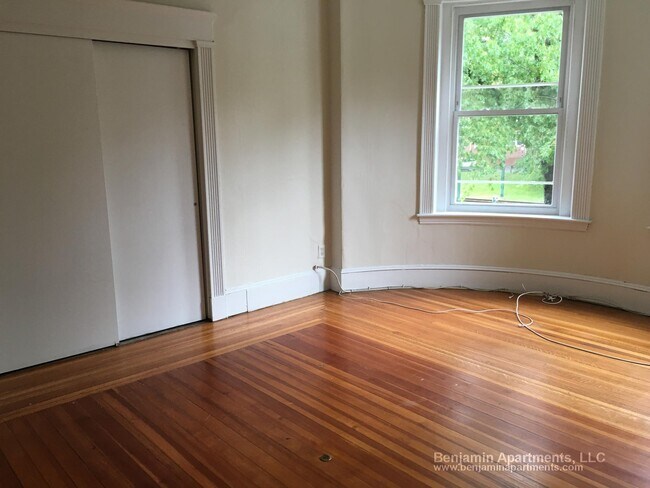 Building Photo - 1489 Beacon St
