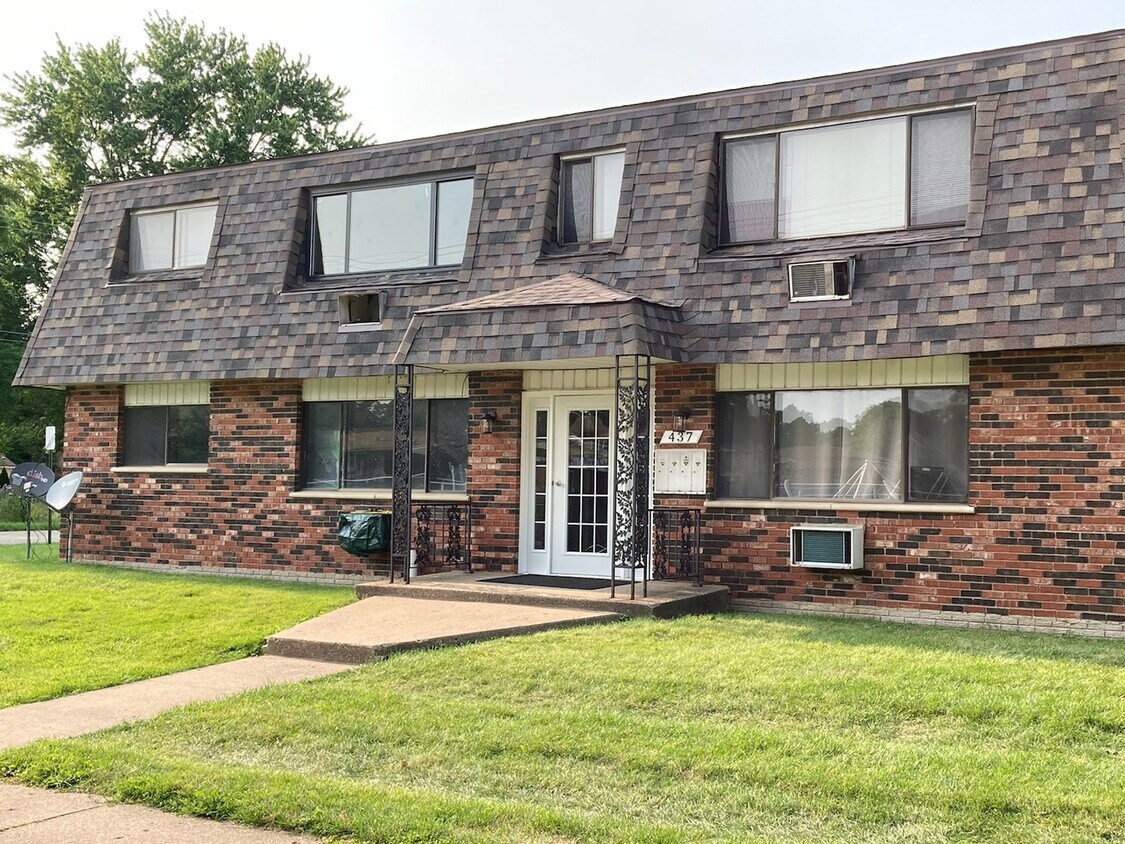 437 E Marion St Unit 2E, Princeton, IL 61356 Condo for Rent in