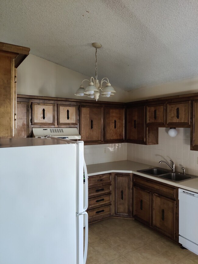 Building Photo - White Oak 2106-2108