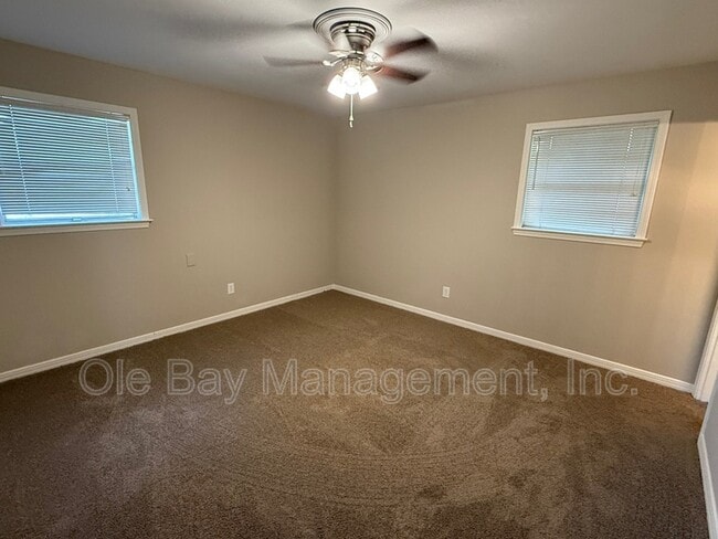 Building Photo - 2821 S Richardson Dr
