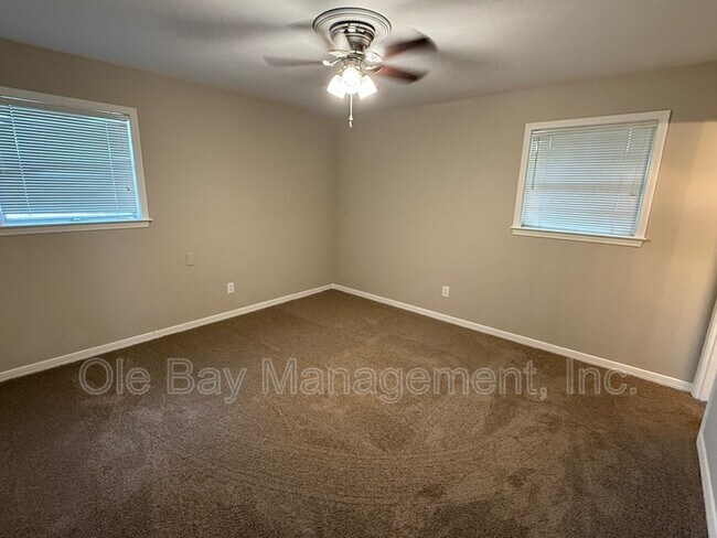 Foto del edificio - 2821 S Richardson Dr