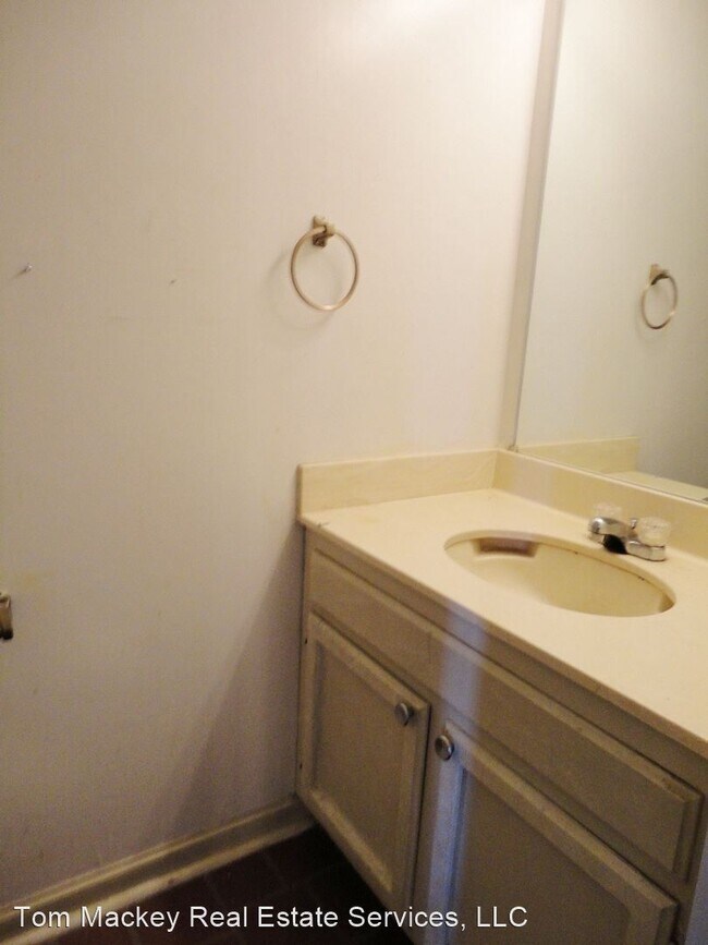 Foto del edificio - 2 br, 1.5 bath House - 402 LONGWOOD COURT #B