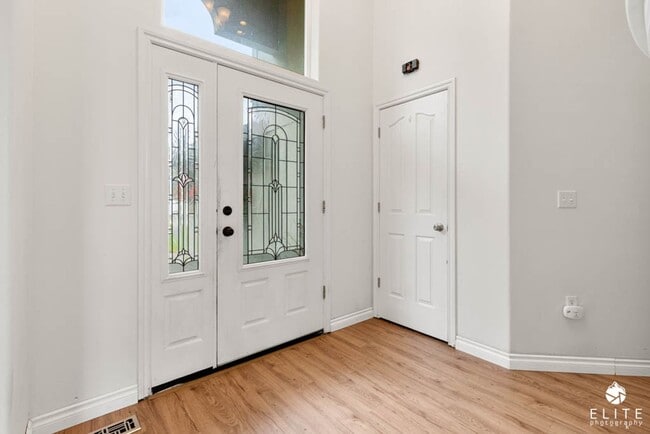 Building Photo - 4 Bedroom | 2.5 Bathroom | Garage - Conven...