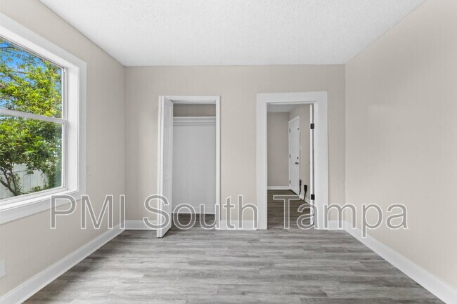 Foto del edificio - 2135 W St Louis St