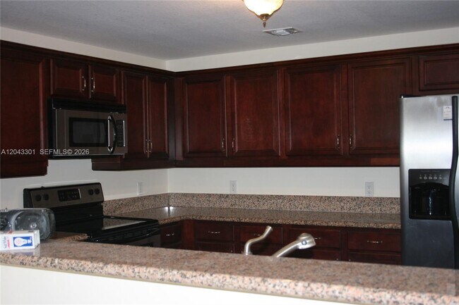 Foto del edificio - 5271 SW 8th St