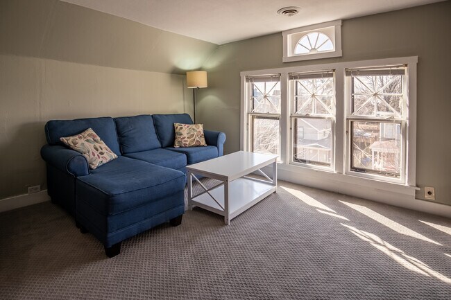 Foto del edificio - 611 Evans St SE