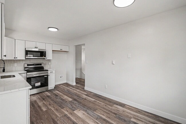 Building Photo - 8204 Hallett Ct