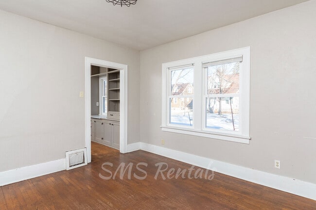 Building Photo - 319 Fink St