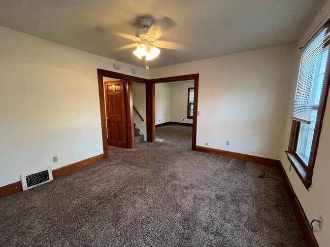 Foto del edificio - 917 E Johnson St