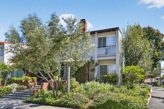 Building Photo - 401 Vista Roma