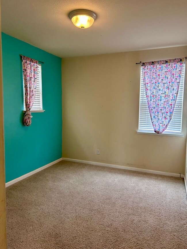 Building Photo - $3,090 / GORGEOUS 4 BEDROOM HOME IN WICKLU...