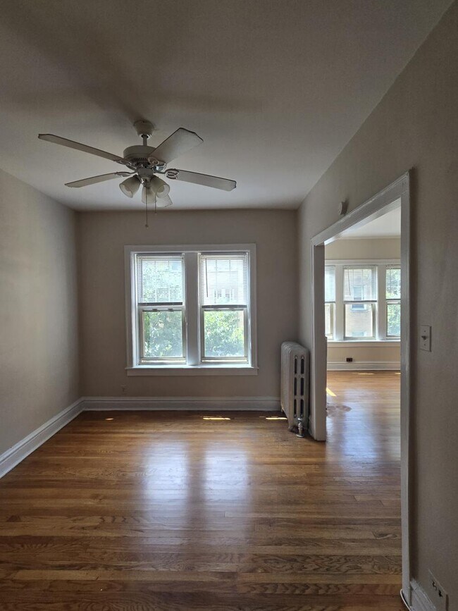 Building Photo - 908 Reba Pl