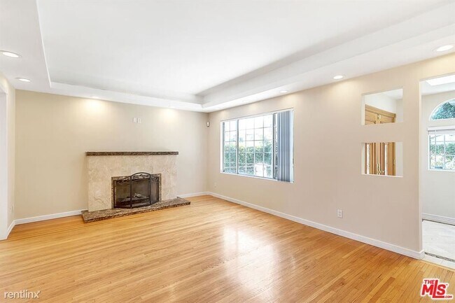 Foto del edificio - 4 br, 5 bath House - 350 N Sweetzer Ave
