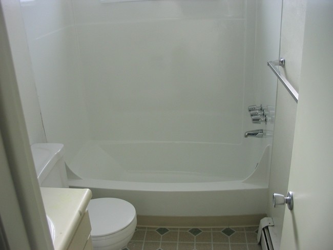 Unit Bathroom - 835s