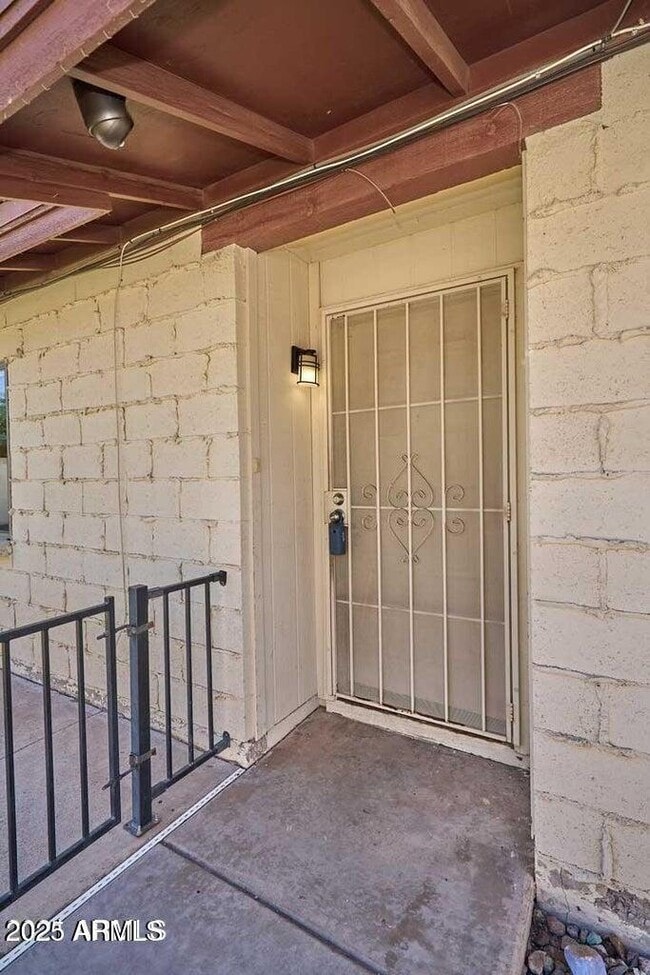 Building Photo - 2701 W Temple St