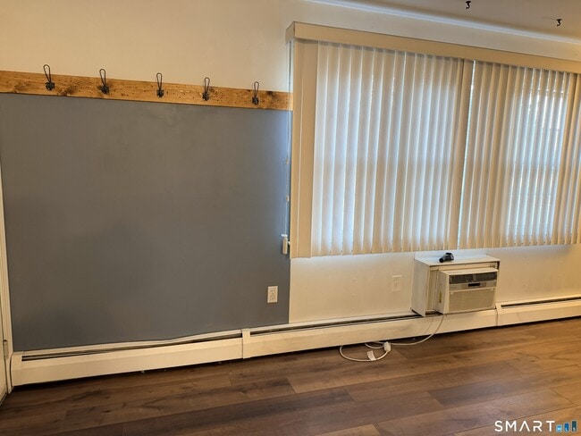 Building Photo - 5 Grandview Dr