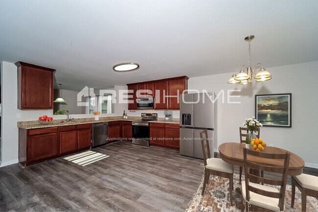 Building Photo - 247 Bermuda Lakes Dr