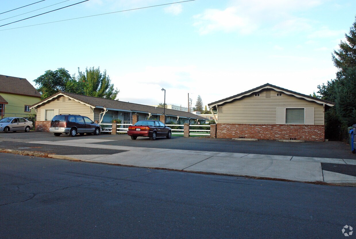 Primary Photo - 1831-1847 Capitol St SE