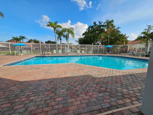 Foto del edificio - 7526 Pinewalk Dr S