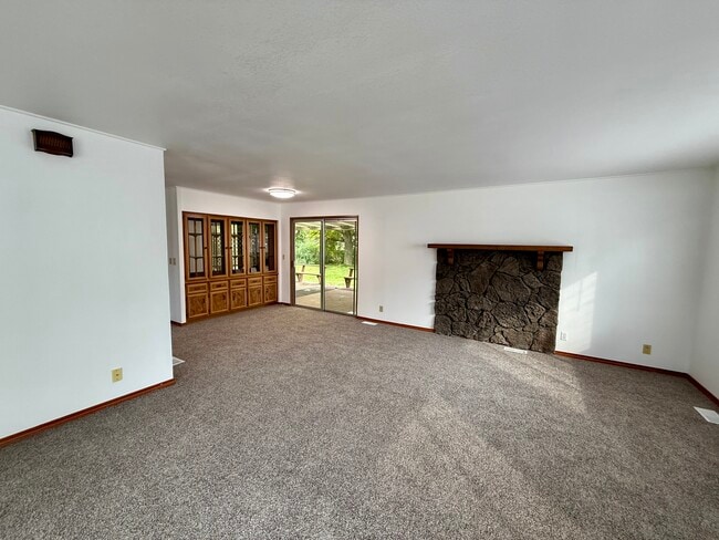 Breakfast Nook off living Room - 625 S Evergreen Rd