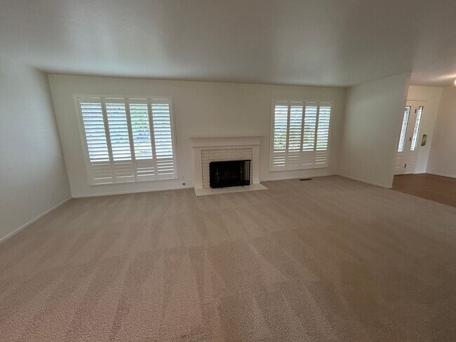 Foto del edificio - 7588 Oak Leaf Dr