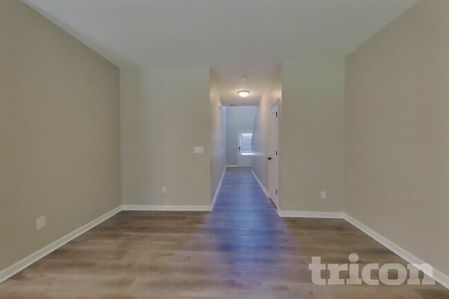 Building Photo - 203 Magnaview Dr