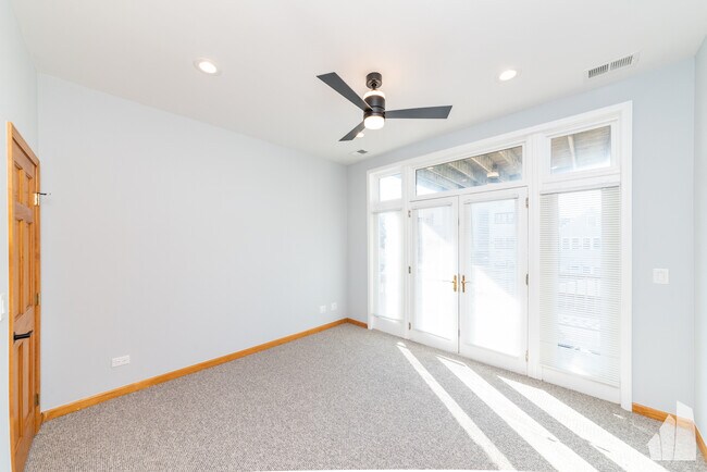 Foto del edificio - 2338 N Greenview Ave