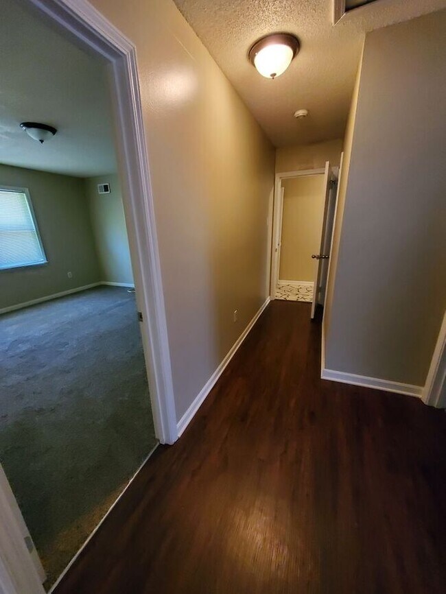 Building Photo - 6300 Gillham Dr