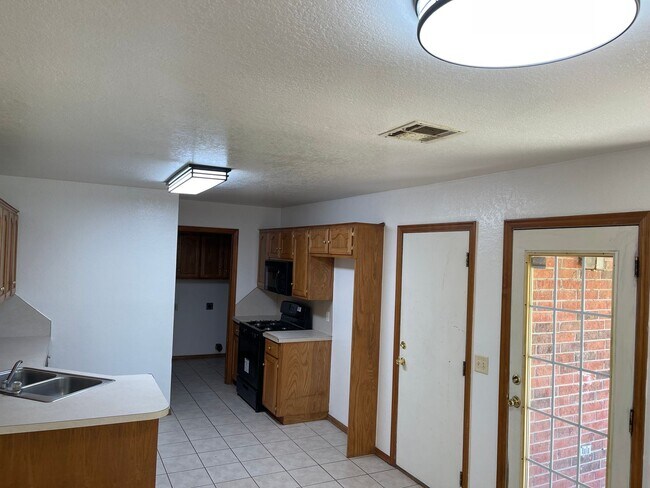 Photo - 4 bedroom home for rent in Moore near 19th...