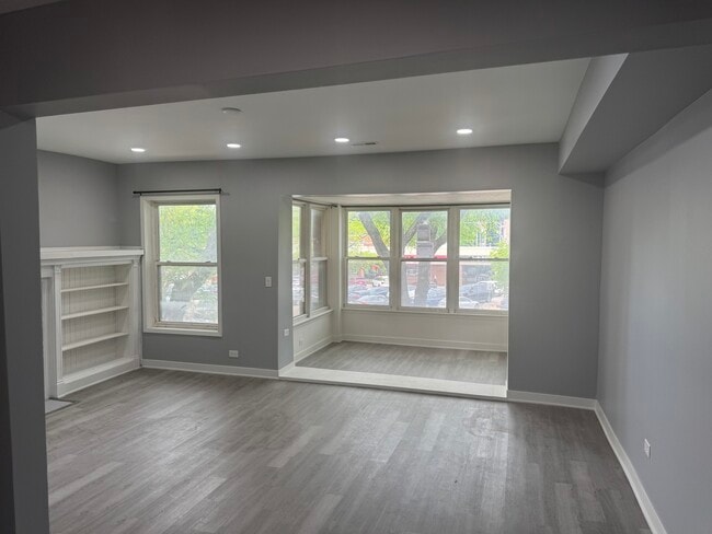 Building Photo - 1217 E 53rd St