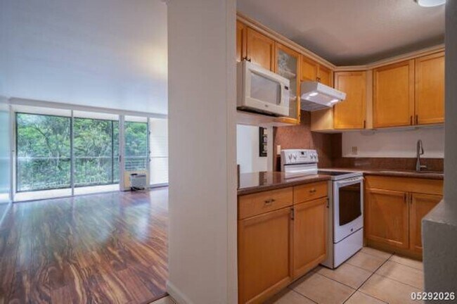 Foto del edificio - $2,550 / 2br - 793ft2 - Maintained and Freshly Painted 2BR/1BA/2PKG unit in Waikalani Woodland (M...