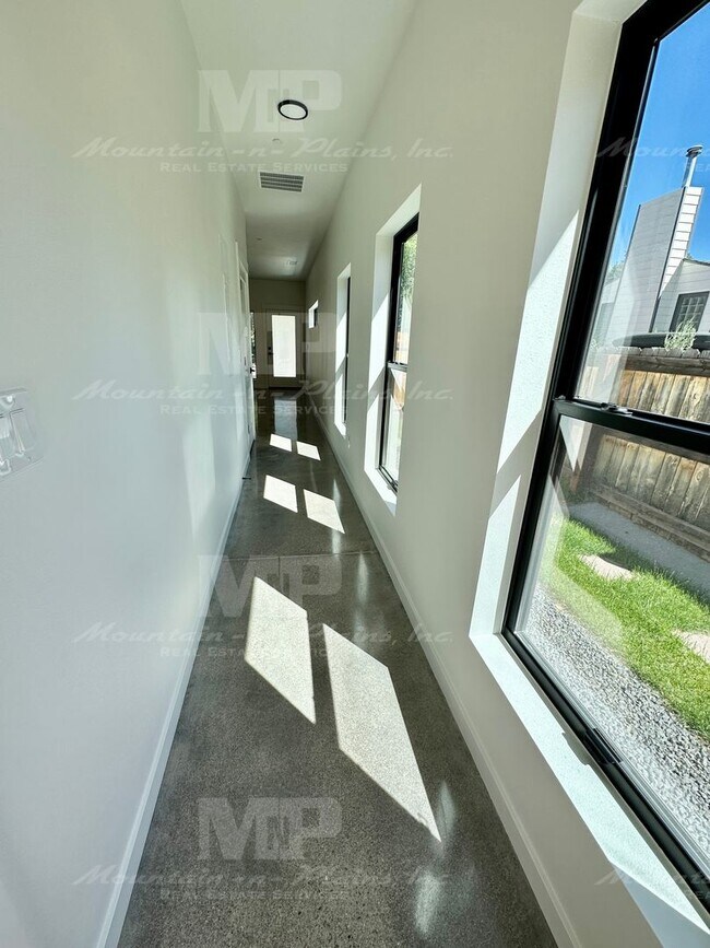 Foto del edificio - 301 Parker St