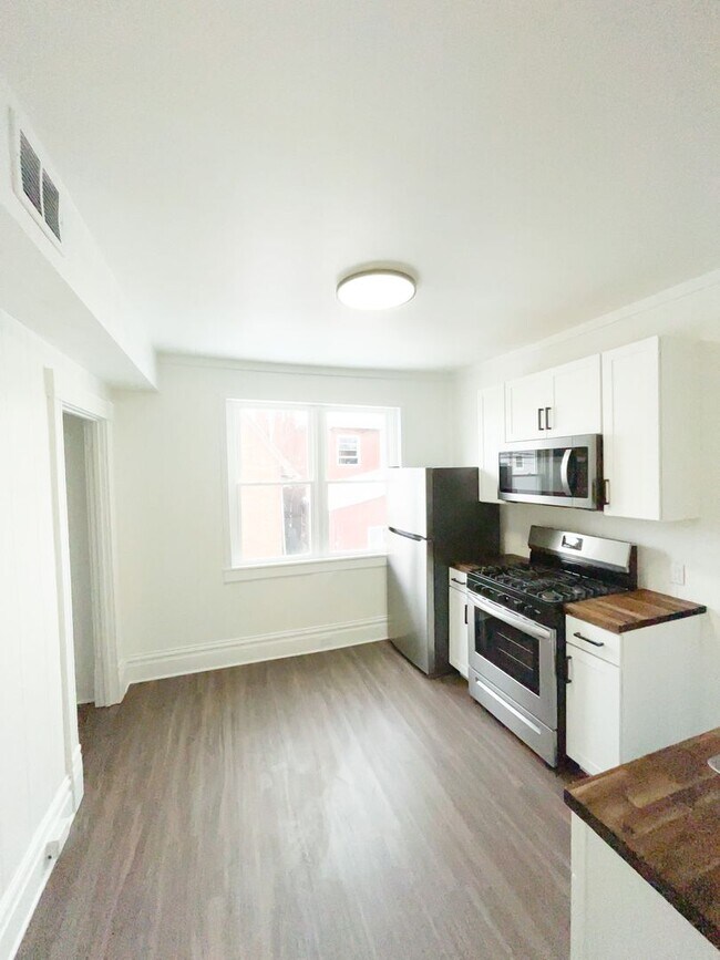 Foto del edificio - 709-711 Industry St