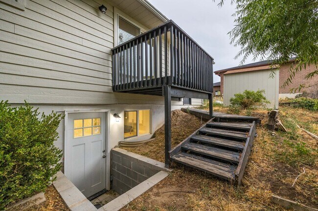 Building Photo - 450 Scenic Dr