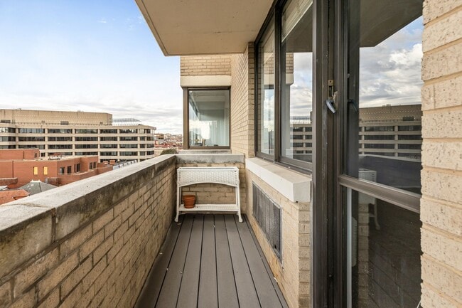Building Photo - Dupont Condo | 1 Bed | 1 Bath | 780 Sf | Private Balcony | Parking Rental Available at Additional...