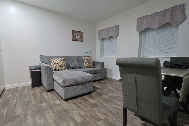 Building Photo - 2 Cambridge Lane