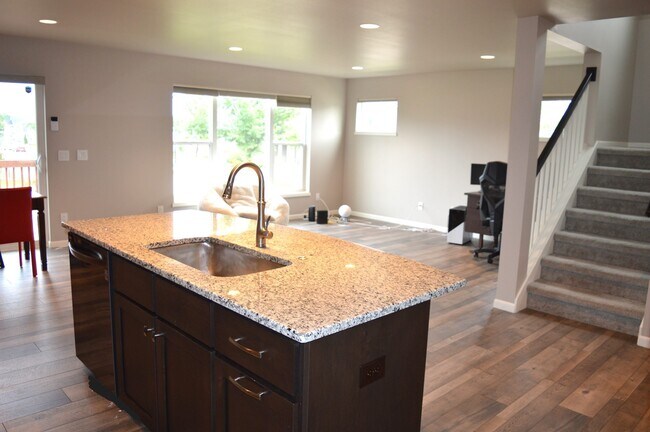 Building Photo - 321 Alton Dr