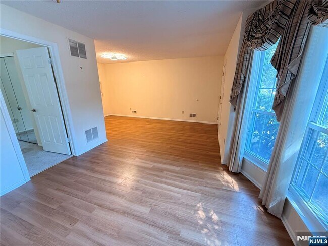 Foto del edificio - 744 Pepperidge Rd