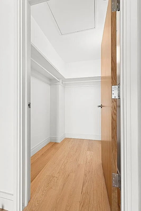 Foto del edificio - "Luxury 1-Bedroom Oasis with Pool & Elegant Finishes in Prime New York Location!"