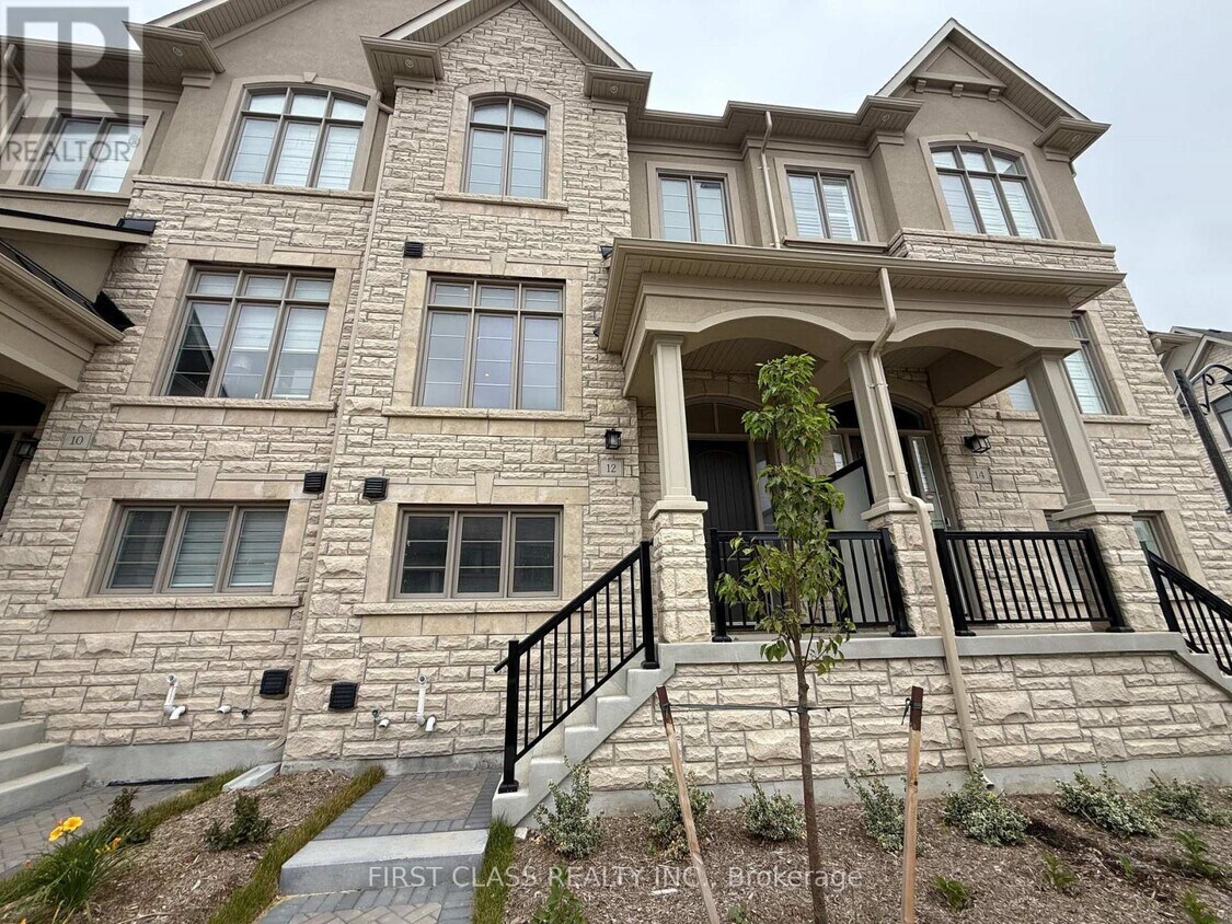 Primary Photo - 12 Abbeyhill Ln
